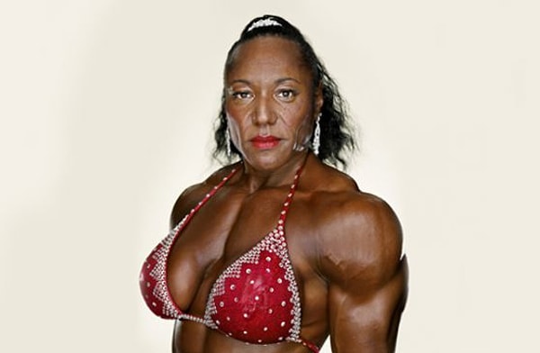 2. Работа с утяжелением делает девушку похожим на мужика