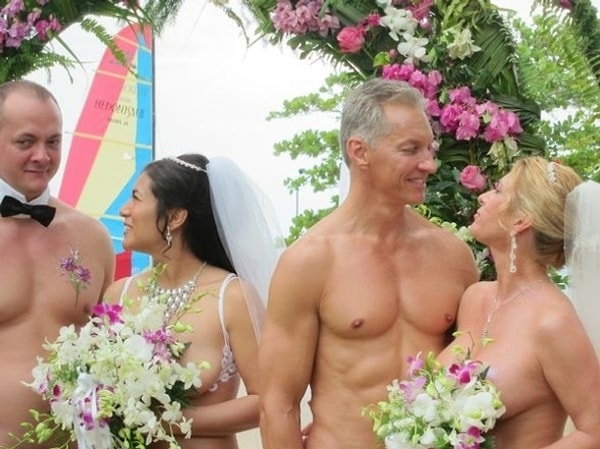 Лучше уж тогда вообще без платья! А вы как считаете?