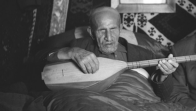 2. Anlatamam derdimi dertsiz insana, Dert çekmeyen dert kıymetin bilemez.