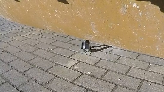 Что будет с легендарной Nokia 3310, если она окажется под колесами?