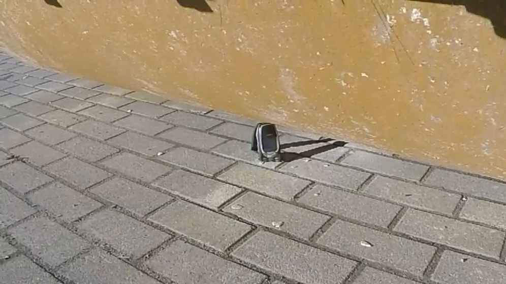 Что будет с легендарной Nokia 3310, если она окажется под колесами?