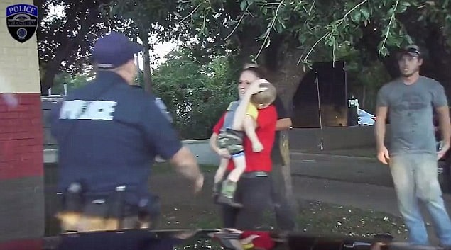 Yardım çağrısı üzerine olay yerine en yakın ve ilk yardım bilgisi olan polis ekibi yönlendirildi.