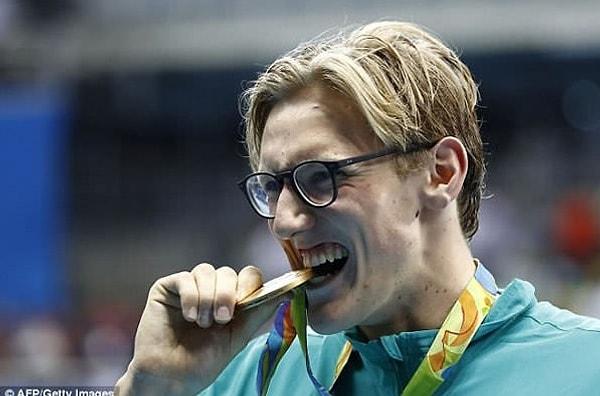 Olimpiyat yüzme şampiyonu Avustralyalı sporcu Mack Horton yakın zamanda anormal bir beni keşfeden hayranına neredeyse canını borçlandı.
