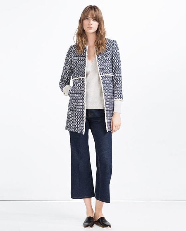 This coat belongs to Zara's new season.