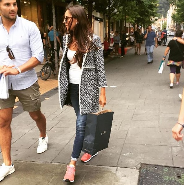 The elegant and serious looking style looks good on women of every age.