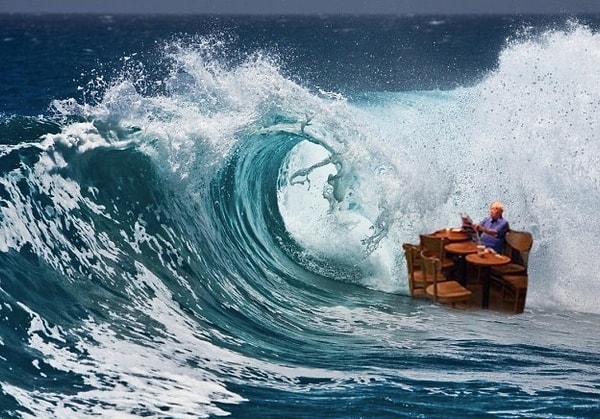 7. Конечно же, все без ума от Дяди-Старбакса. Люди продолжают выкладывать в сеть смешные фотобомбы с ним в главной роли.