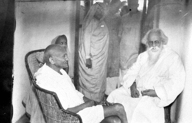 Tagore, Hindistan’ın bağımsızlık mücadelesinin destekçisiydi ve Mahatma Gandhi ile arkadaştı