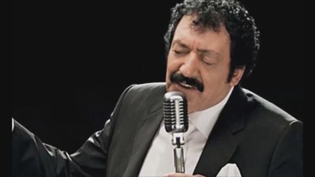 9. İsyan ede ede olduk günahkar, mutluluk bizlere uzaktan bakar.