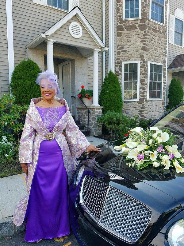 86 yaşında hayatının aşkı Harold Morrison ile evlenen Taylor, düğününde giydiği kıyafeti kendi tasarladı.