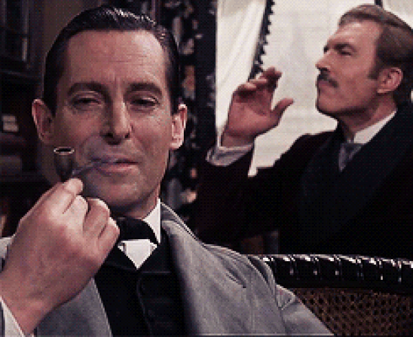 8. Sherlock Holmes'ü Jeremy Brett'in canlandırdığı, ki bir ikon haline gelmiştir bu Sherlock canlandırması, 1984'ten 1994'e kadar sürmüş olan Sherlock Holmes'ün Maceraları.