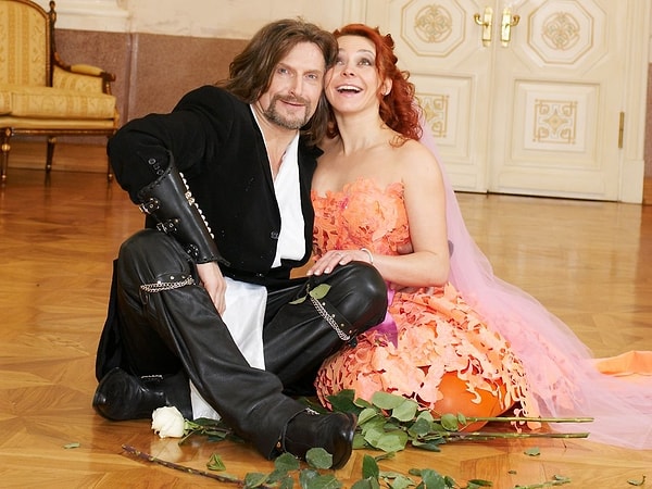 4. Тогда Марину пригласили во Францию участвовать в ледовом шоу, а Джигурда остался не при делах.