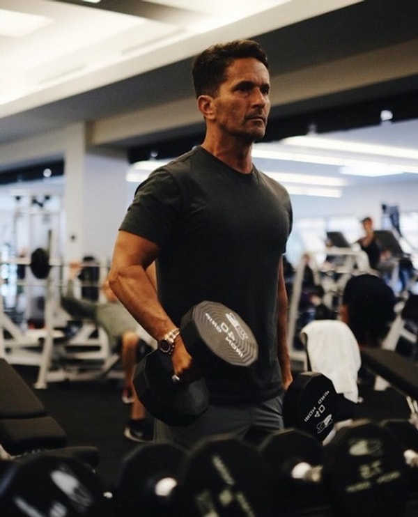 2. Там ему улыбнулась удача: парень стал заниматься обслуживанием и ремонтом спортивных автомобилей. Очень многие голливудские звезды были его клиентами.