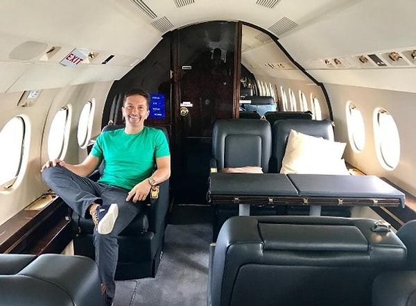 12. Халилу повезло, все сложилось самым наилучшим образом! Но это не говорит о том, что он забыл о своем грустном прошлом.