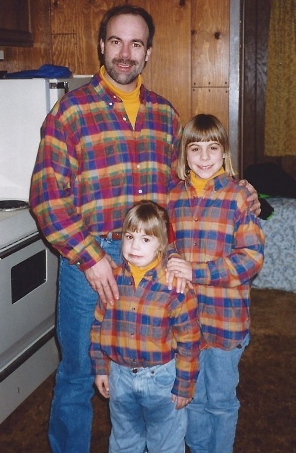 11. Помните, на семейных праздниках вы всегда в зоне риска. Наверняка найдется какой-нибудь родственник, что запечатлеет вас в самый неподходящий момент и выложит это дурацкое фото в сеть. А там уж прощай ваша репутация короля/королевы Инстаграма.