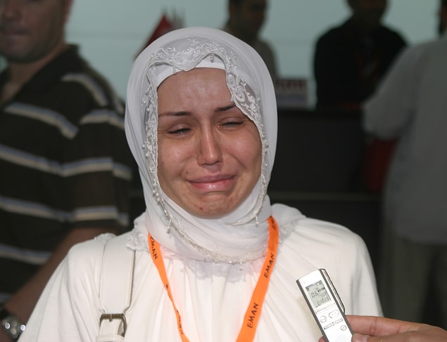 15. Küçük Ceylan umre ziyareti öncesinde öyle duygulandı ki, gözyaşlarına hakim olamadı.
