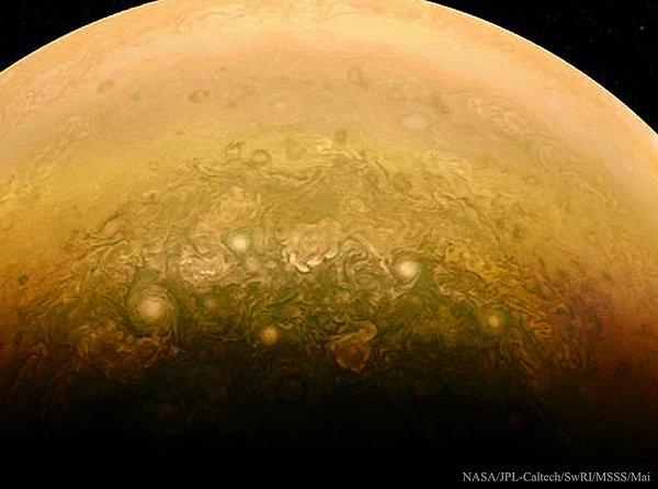 23. Juno’dan Jüpiter’in Güney Kutbuna Yakın Bulutlar