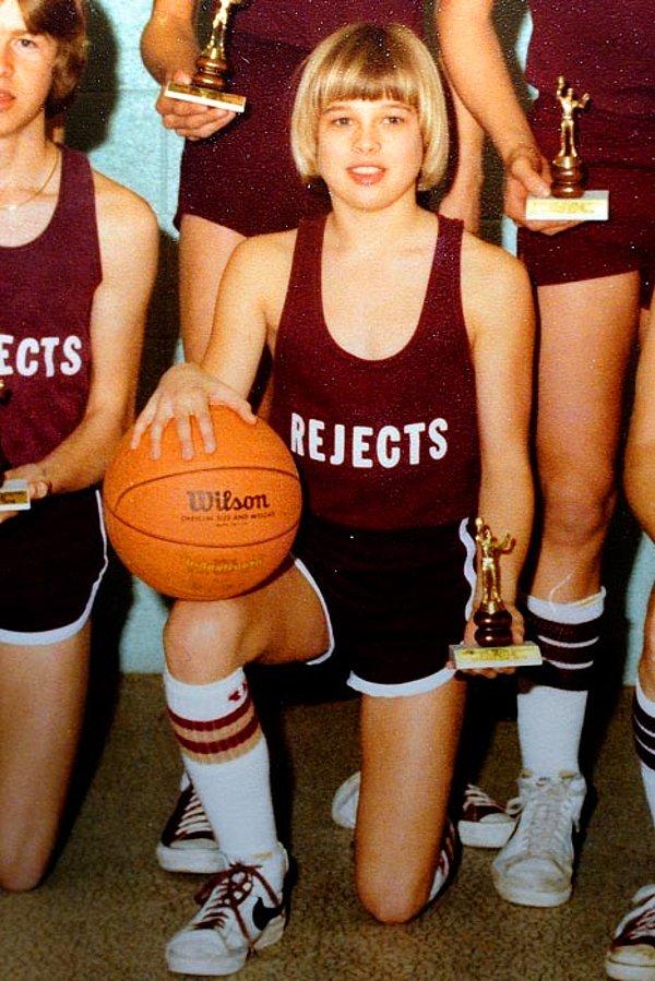 15. Brad Pitt ise okulun basketbol takımındaymış.