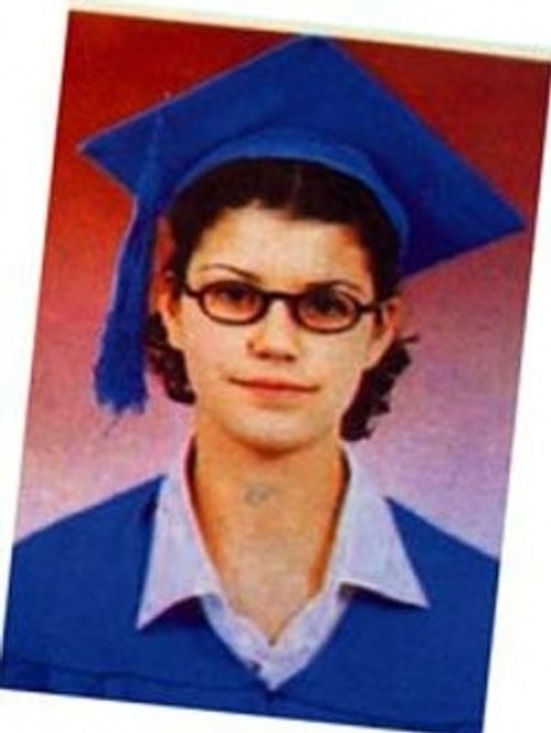 Beren Saat, TED Ankara Kolejinden mezun oldu. Sonra da Başkent Üniversitesinde işletme eğitimi aldı.