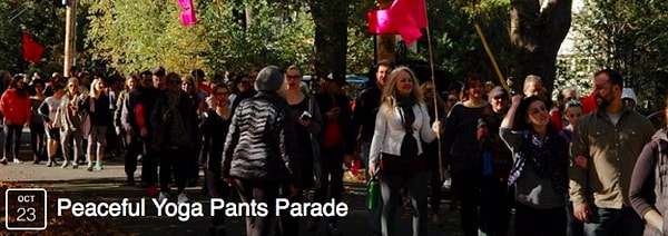 4. При поддержке друзей и родных Берк организовала мирный парад в леггинсах в Баррингтоне в ответ на письмо мужчины.