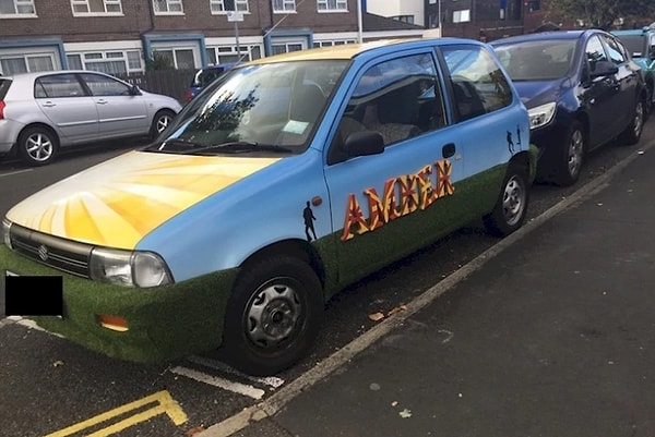 14. И даже лужайку сообразили!