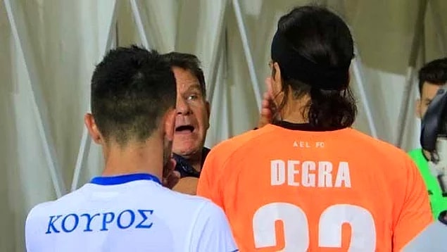 11. Kalecinin hatalı gol yediği için önce başkandan dayak yemesi, sonra da takımdan kovulması