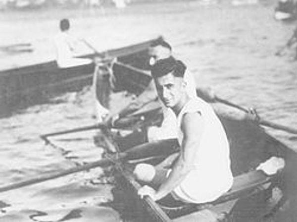 Aktif spor hayatına 1936 yılında son verse de spor yapmaktan vazgeçmedi. "Aslan" ismini verdiği teknesiyle yarışlara katıldı.
