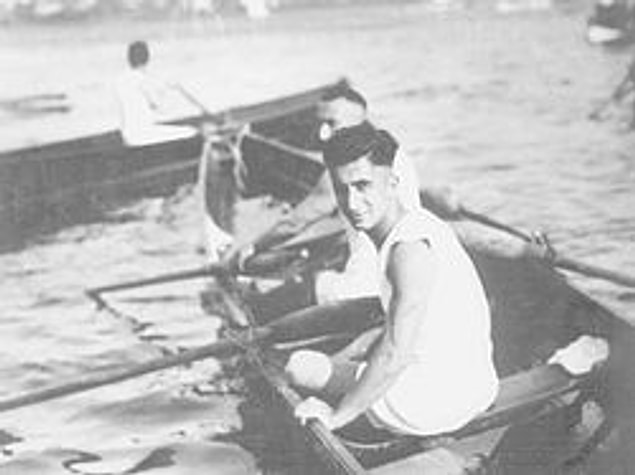 Aktif spor hayatına 1936 yılında son verse de spor yapmaktan vazgeçmedi. "Aslan" ismini verdiği teknesiyle yarışlara katıldı.
