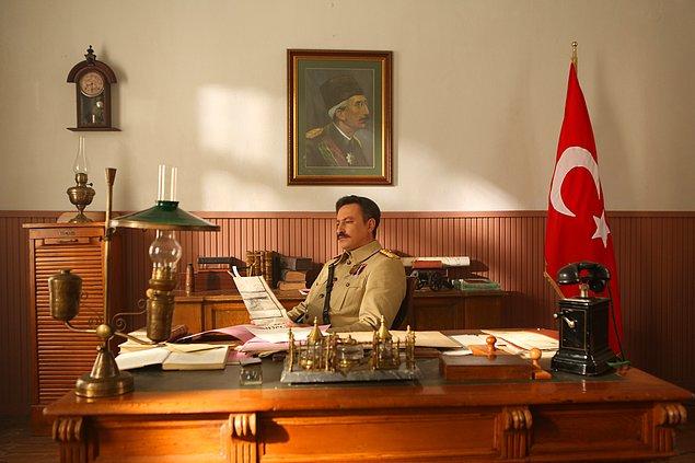 3. Başarılı oyuncu Onur Saylak da Binbaşı Tevfik rolünde, Tevfik Cevdet'in kan kardeşi.