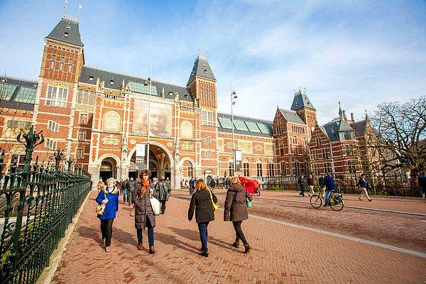 Rijksmuseum 3,5 yıl önce yeniden açıldığından beri kadın bir sanatçıya ait tek bir sergi gerçekleştirmedi