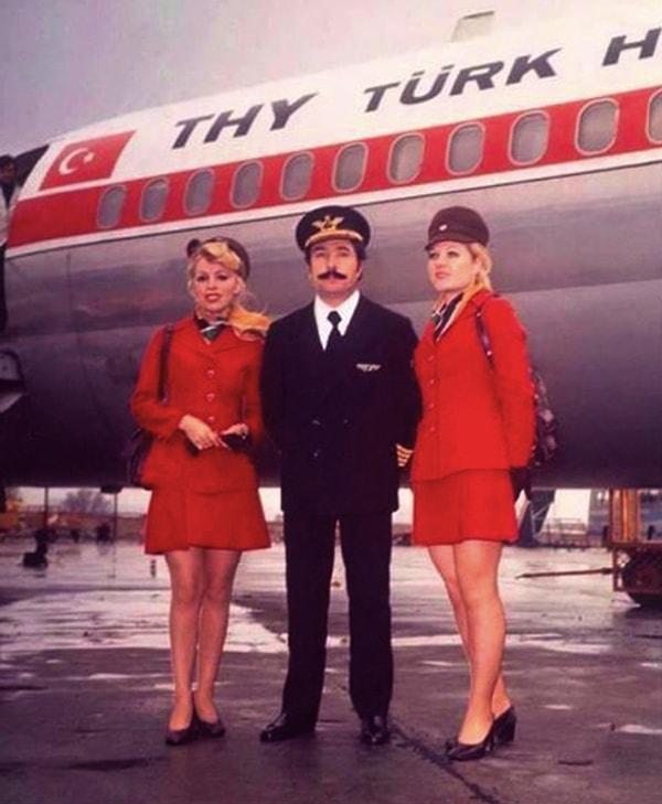 1. Bir zamanlar Türk Hava Yolları pilot ve hostesleri.