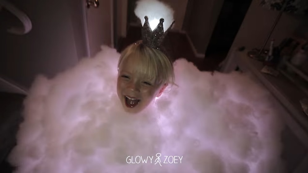 Yaratıcı Babadan Kızına Muhteşem Cadılar Bayramı Kostümü