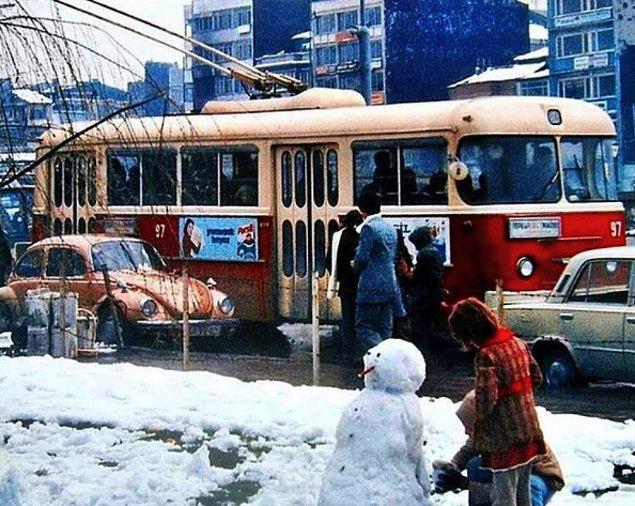 2. 1970'lerde İstanbul-Aksaray'da bir kış günü.