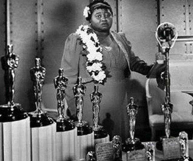 13. 1940, Hattie McDaniel, Oscar kazanan ilk siyahi oyuncu.