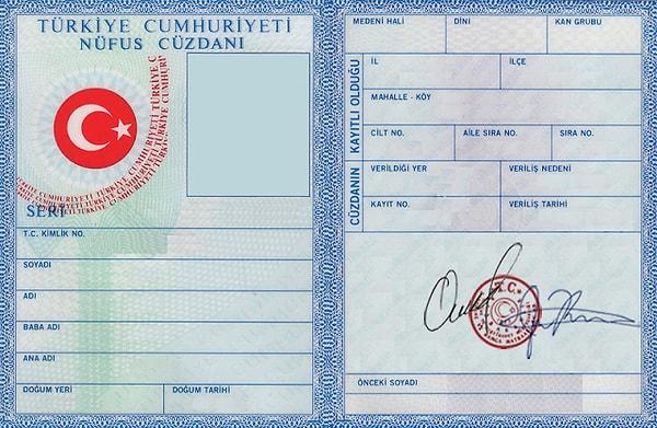 11. Türkiye’de resmi kayıtlara geçmiş en uzun soyadı "Ayyıldızlı Kırmızı Bayrak Taşıyan Kahramanoğlu"dur.