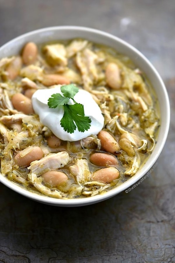 13. Суп с курицей, белыми бобами и соусом сальса верде