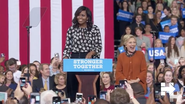 Clinton'ın avukatlık, senatörlük ve dışişleri bakanlığı yaptığını hatırlatan Michelle Obama "Evet, bunları bir kadın yapıyor" ifadelerini kullanınca salondan büyük alkış aldı.