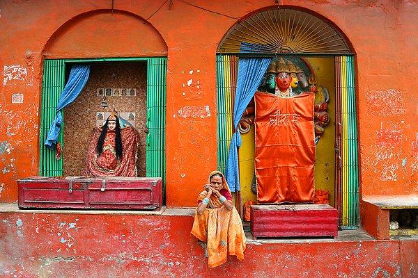 15. Varanasi'de Bir Kadın, Hindistan