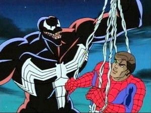 13. Örümcek Adam'ı haşat eden Venom.