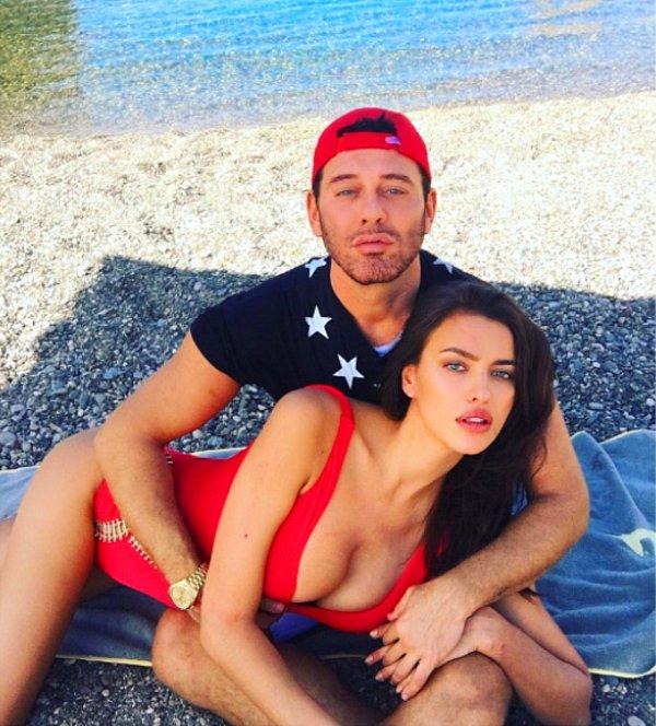 3. Mert Alaş ve Irina Shayk Antalya'da birlikte tatil yaptılar, çektikleri fotoğrafları da sosyal medya hesaplarından paylaştılar.