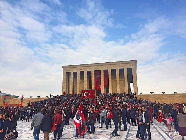 Anıtkabir, resmi törenin ardından halkın ziyaretine açıldı