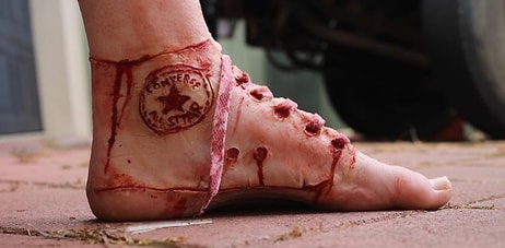 16-летняя визажистка превращает свое тело в кошмары наяву