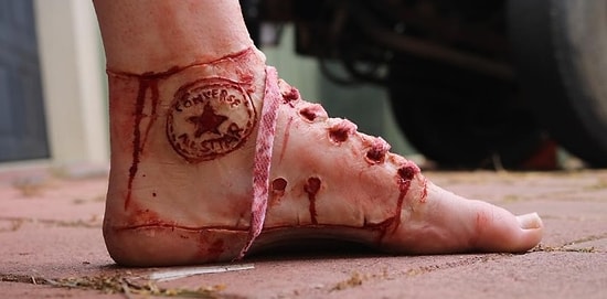 16-летняя визажистка превращает свое тело в кошмары наяву