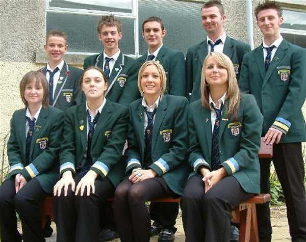 10. Клубный галстук – галстук с орнаментом в виде геральдических символов того или иного клуба или вуза. Рисунок на таких галстуках маленький: клюшечка для гольфа, яхточка, самолетик и т.д. Такие галстуки носят, чтобы простым способом подчеркнуть свою принадлежность и рассказать о хобби