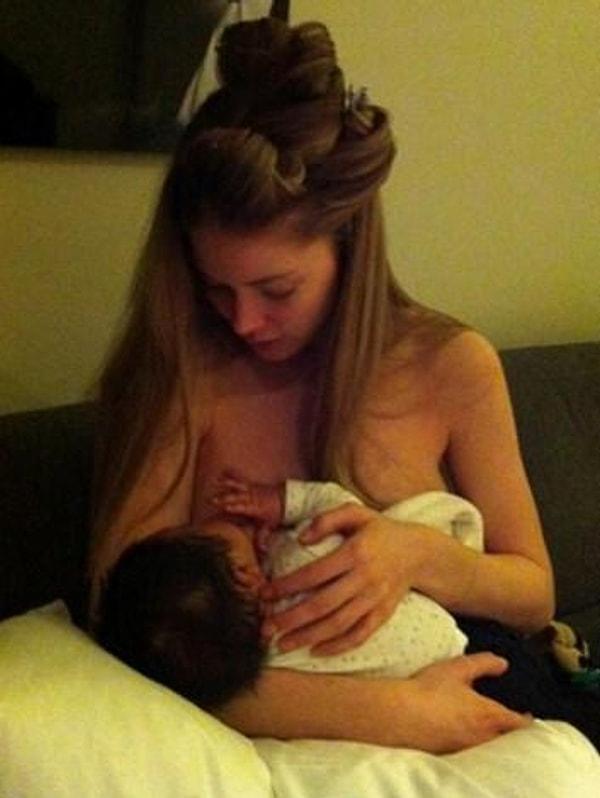Victoria's Secret modeli Kroes, işteyken bile bebeği Phyllon'u emzirmeyi ihmal etmiyordu.
