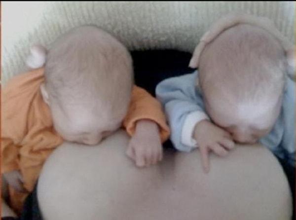 10. Julie Bowen de ikiz bebeklerini emzirdiği fotoğrafı, toplumsal bilinç oluşturmak adına sosyal medya hesabından paylaşmıştı.