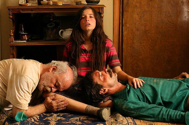 7. Reha Erdem sinemasının başarılı örneklerinden. Genç yetenek Elit İşcan ve onun babası rolündeki Erdal Beşikçioğlu'nun performansları da takdire şayan.