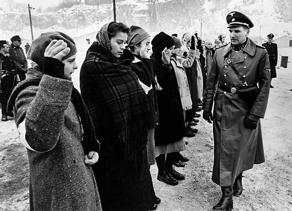 5. "Список Шиндлера"