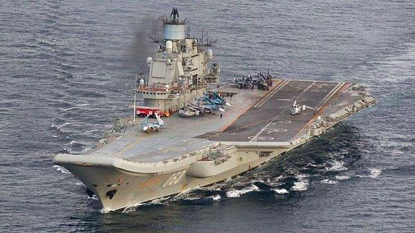 Amiral Kuznetsov isimli uçak gemisinin 40 savaş uçağı, 24 helikopter kapasitesi bulunuyor.