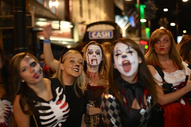 Halloween bugün dünyanın dört bir yanında, herhangi bir kültüre ya da dine aidiyete ihtiyaç duymaksızın kutlanmaya devam ediyor.