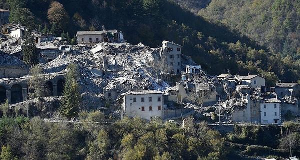 Büyük Riskler Komisyonu, İtalya'da 300 kişinin öldüğü depremden sonra halkı yanlış yönlendirmekle suçlanan ve sonra beraat eden 7 bilim insanının da üyesi olduğu komisyon...